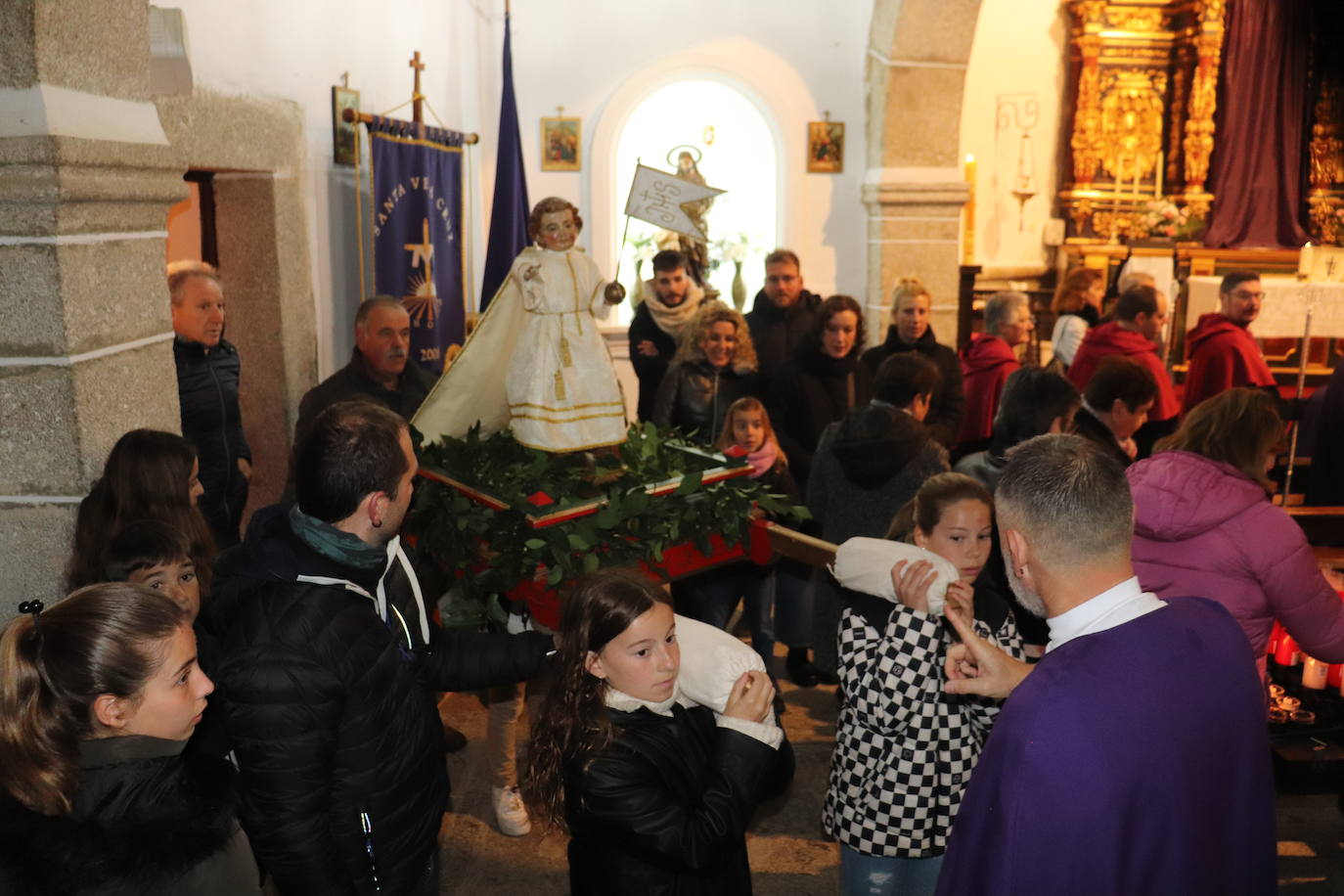 Sanchotello no falta a su Encuentro, que celebra en el interior de la iglesia