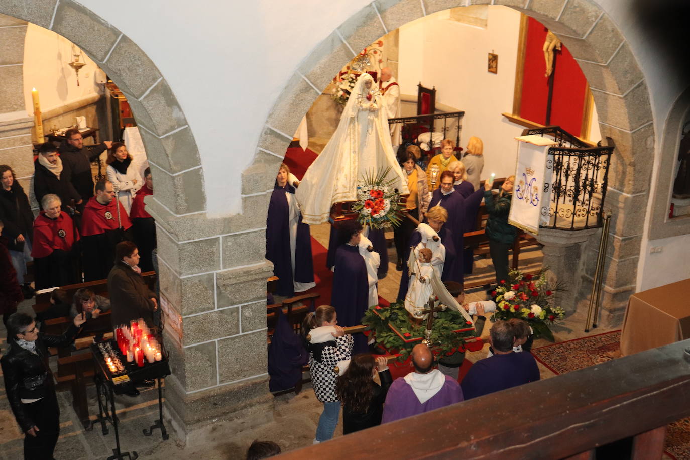 Sanchotello no falta a su Encuentro, que celebra en el interior de la iglesia