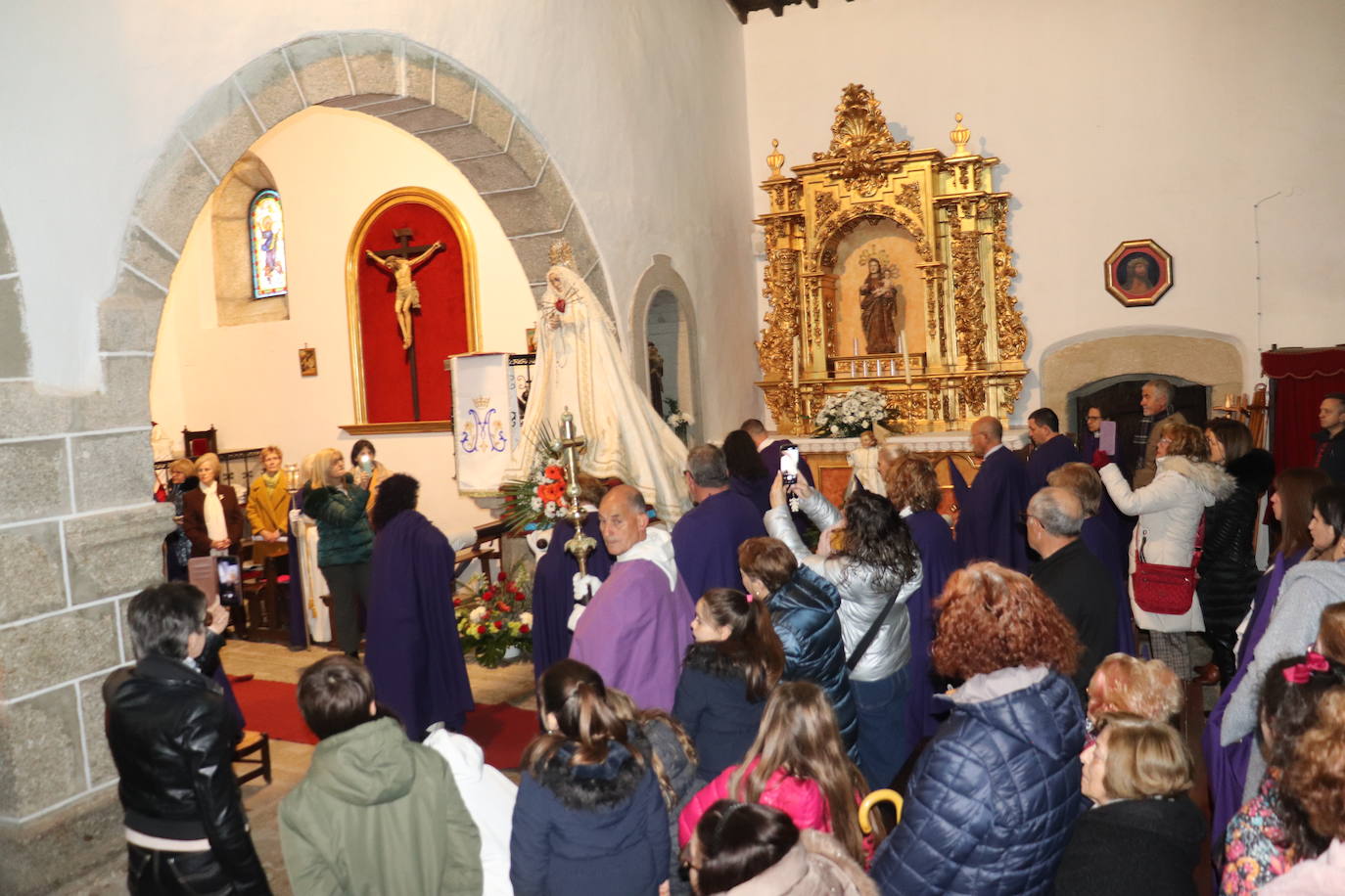 Sanchotello no falta a su Encuentro, que celebra en el interior de la iglesia