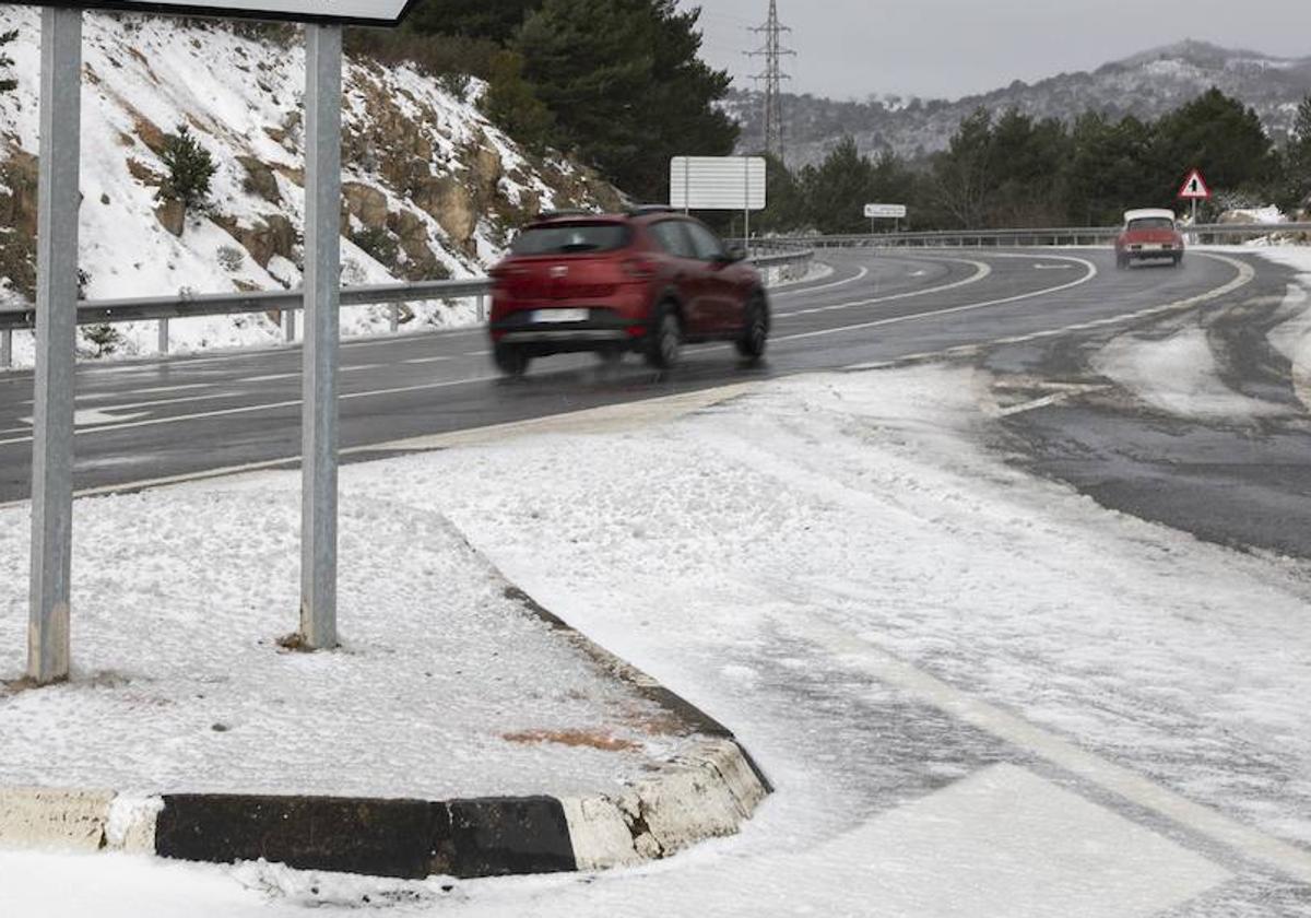 La nieve condiciona once tramos de la red principal de carreteras en Castilla y León