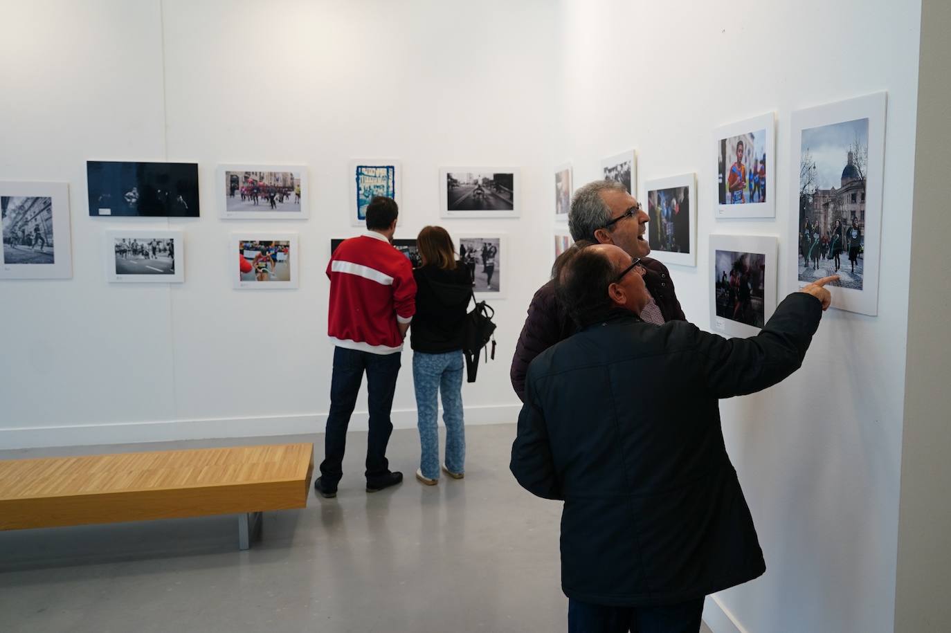 Exposición fotográfica de la San Silvestre de Salamanca en Julián Sánchez el Charro