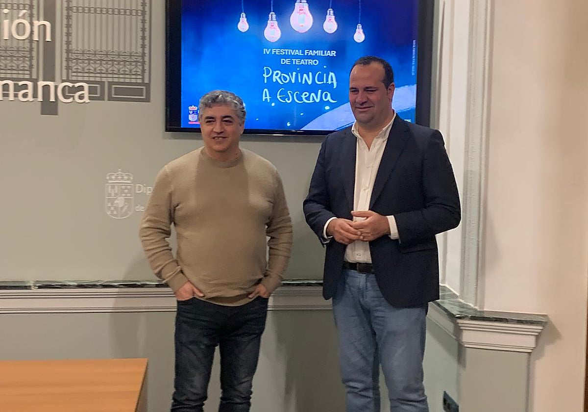 Manuel González, de Civitas, y el diputado de Cultura, David Mingo, durante la presentación de «Provincia a Escena».