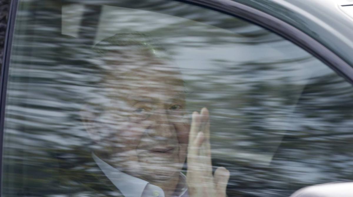 Así ha sido el regreso del Rey Juan Carlos a Madrid para acudir a la boda de Almeida