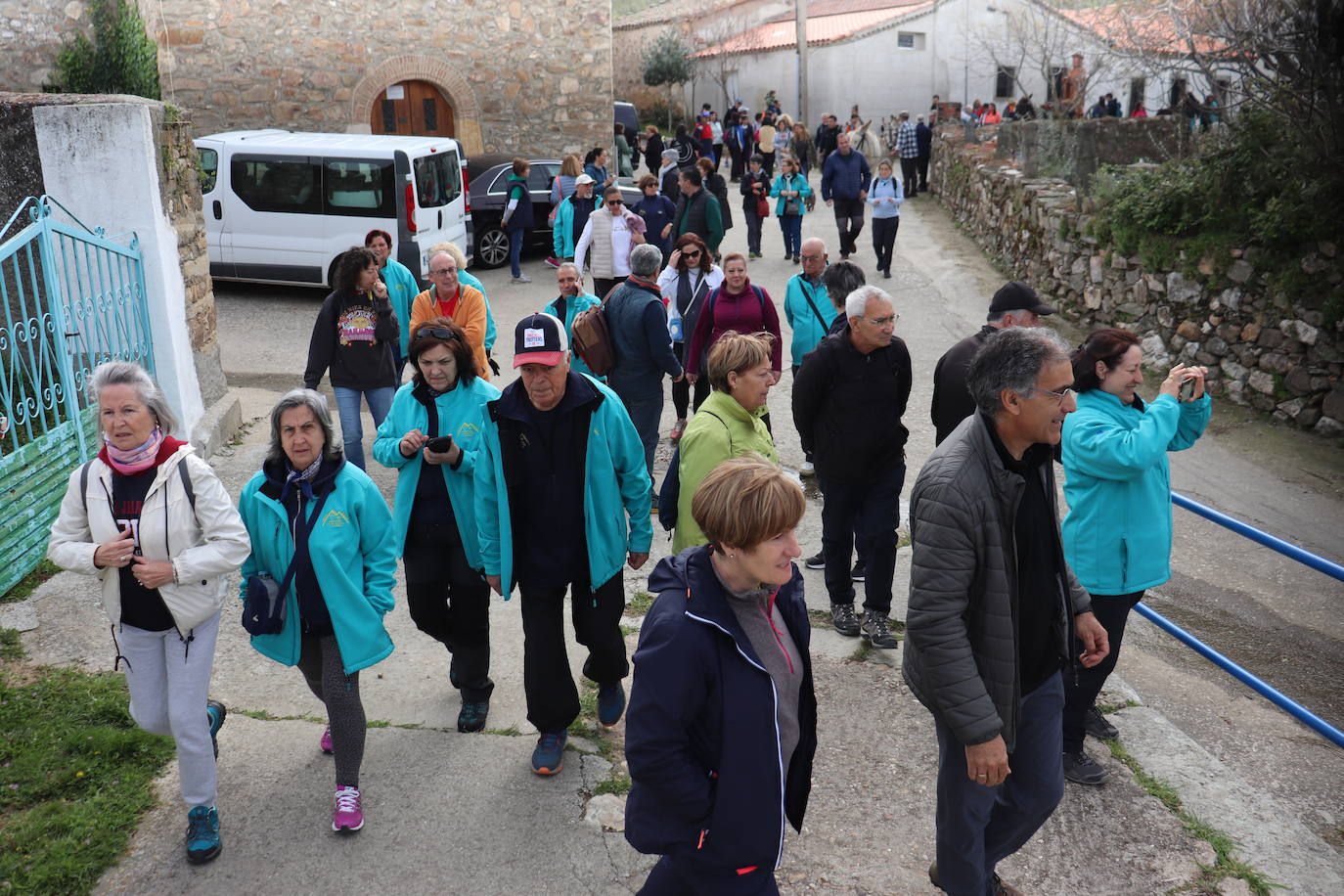 Santiago Peregrino marcha junto a los caminantes del Via Lucis de Beleña a Fuenterroble