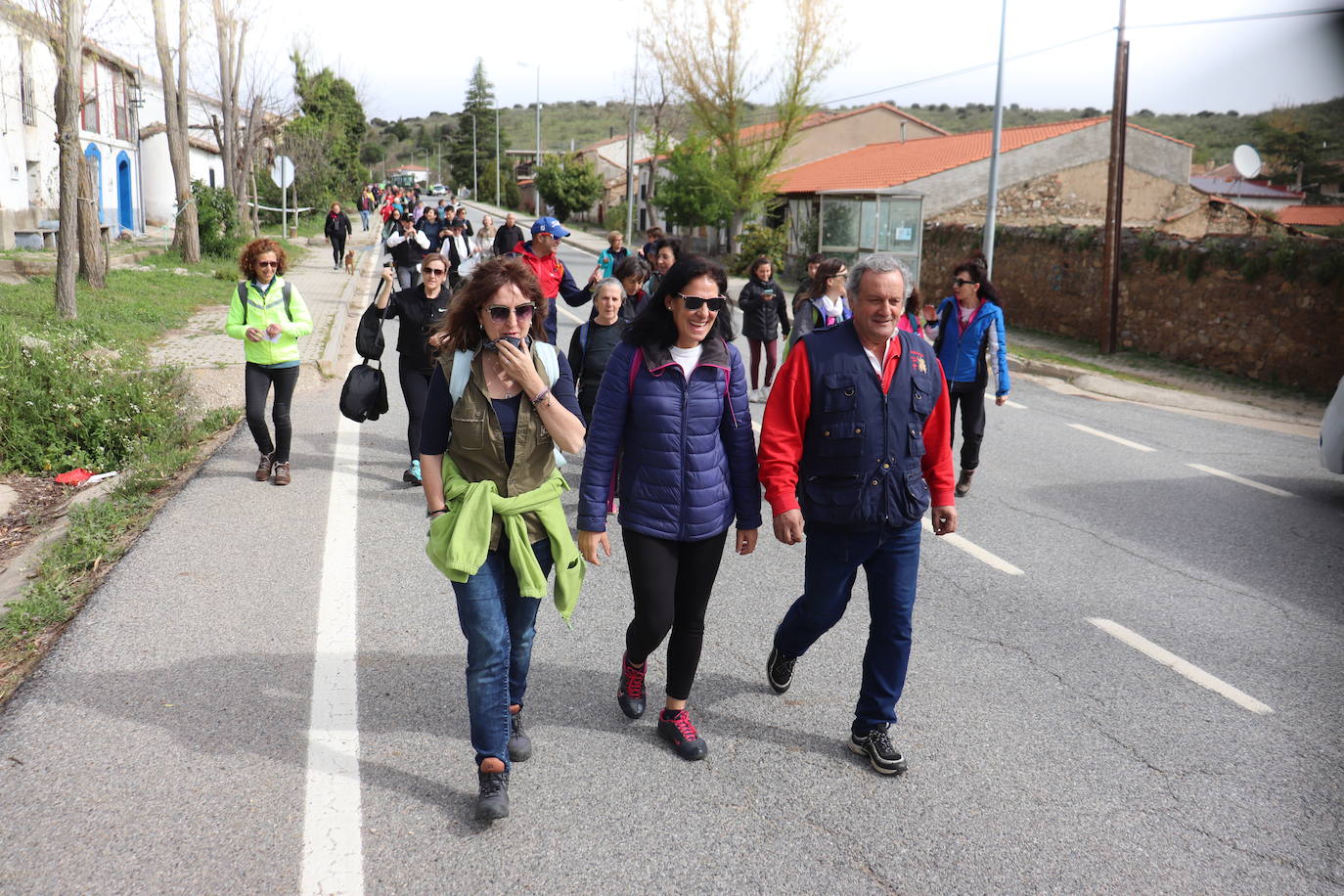 Santiago Peregrino marcha junto a los caminantes del Via Lucis de Beleña a Fuenterroble