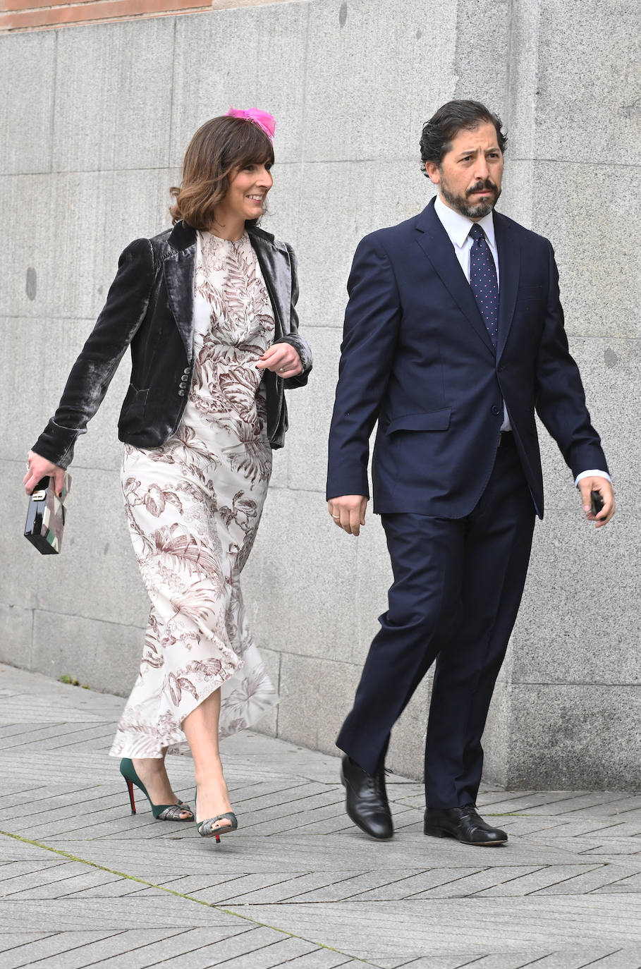 Las mejores imágenes de los invitados a la boda de José Luis Martínez-Almeida y Teresa Urquijo