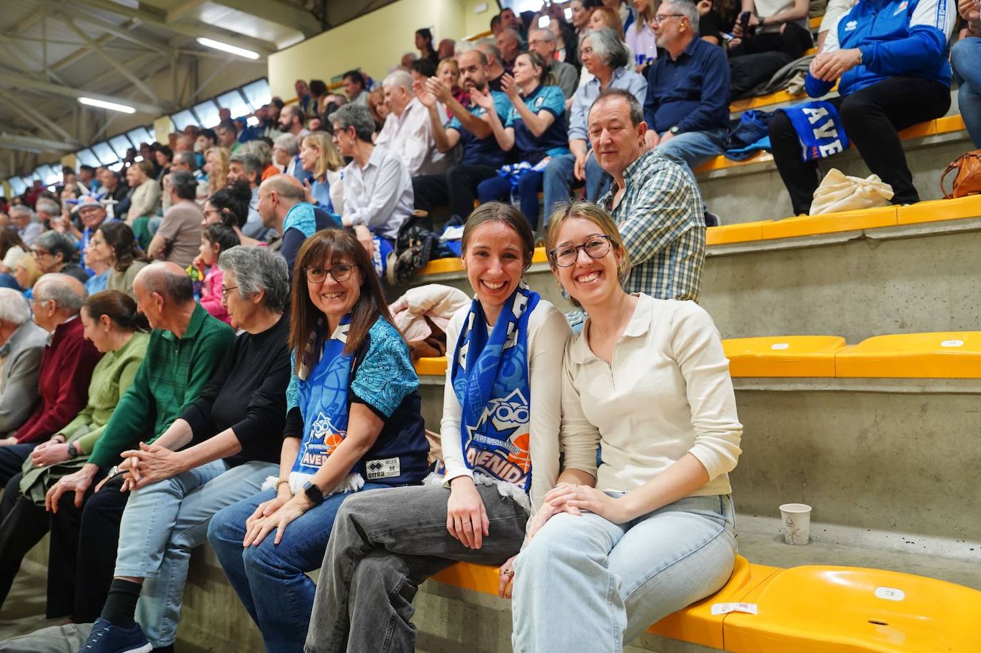 Búscate en la grada del Würzburg en el partido entre el Perfumerías Avenida y el Ensino de Lugo