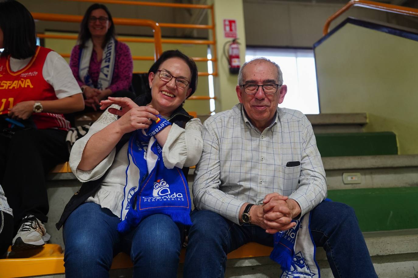 Búscate en la grada del Würzburg en el partido entre el Perfumerías Avenida y el Ensino de Lugo