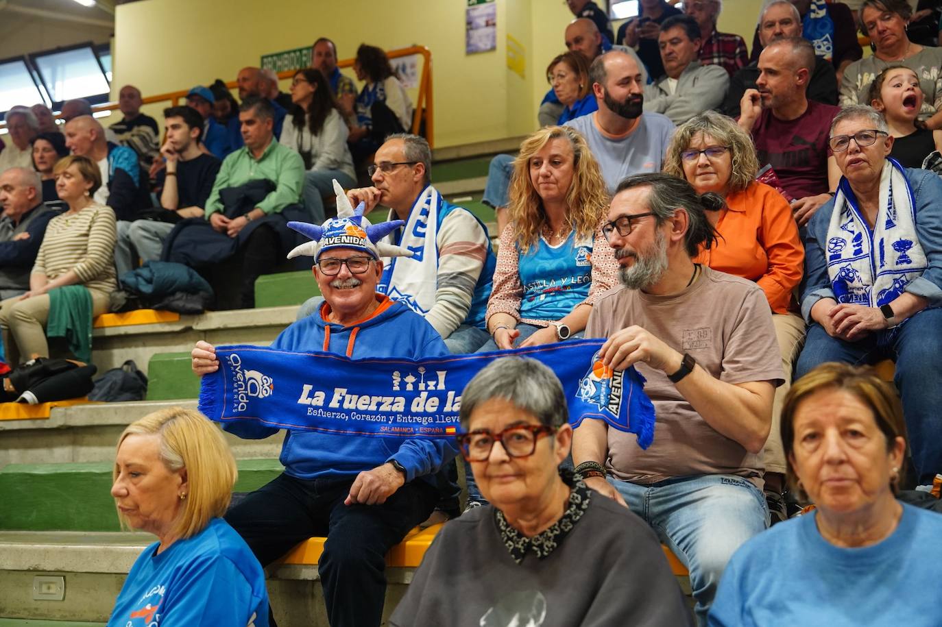 Búscate en la grada del Würzburg en el partido entre el Perfumerías Avenida y el Ensino de Lugo