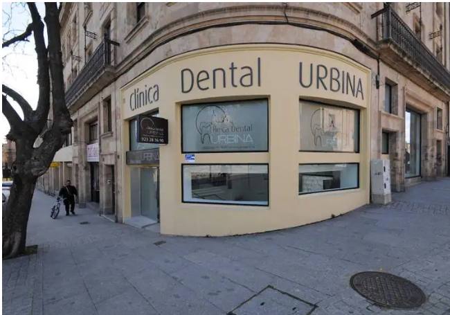 Exterior de la Clínica Dental Urbina.