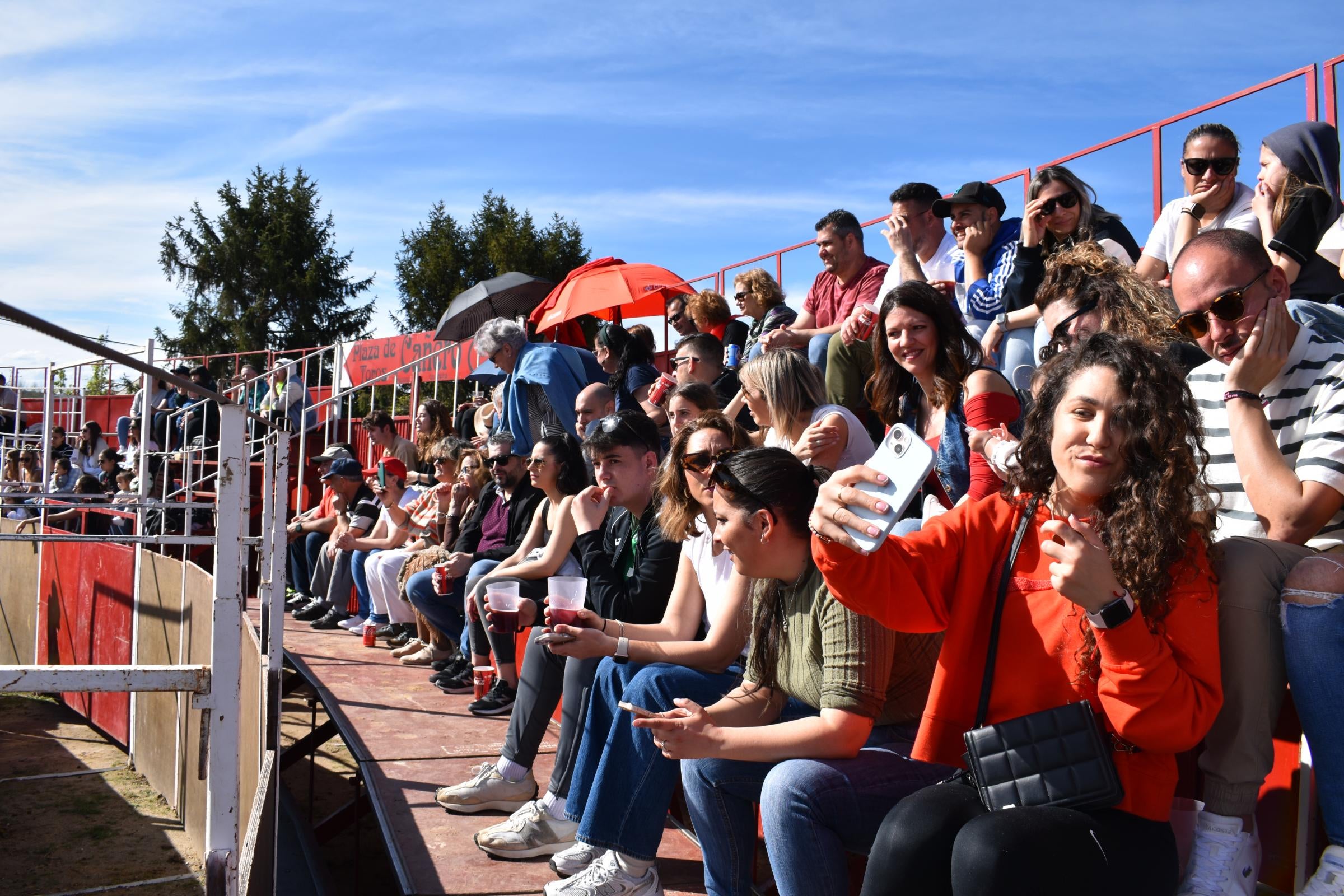 Las vaquillas triunfan y llenan Vega de Tirados