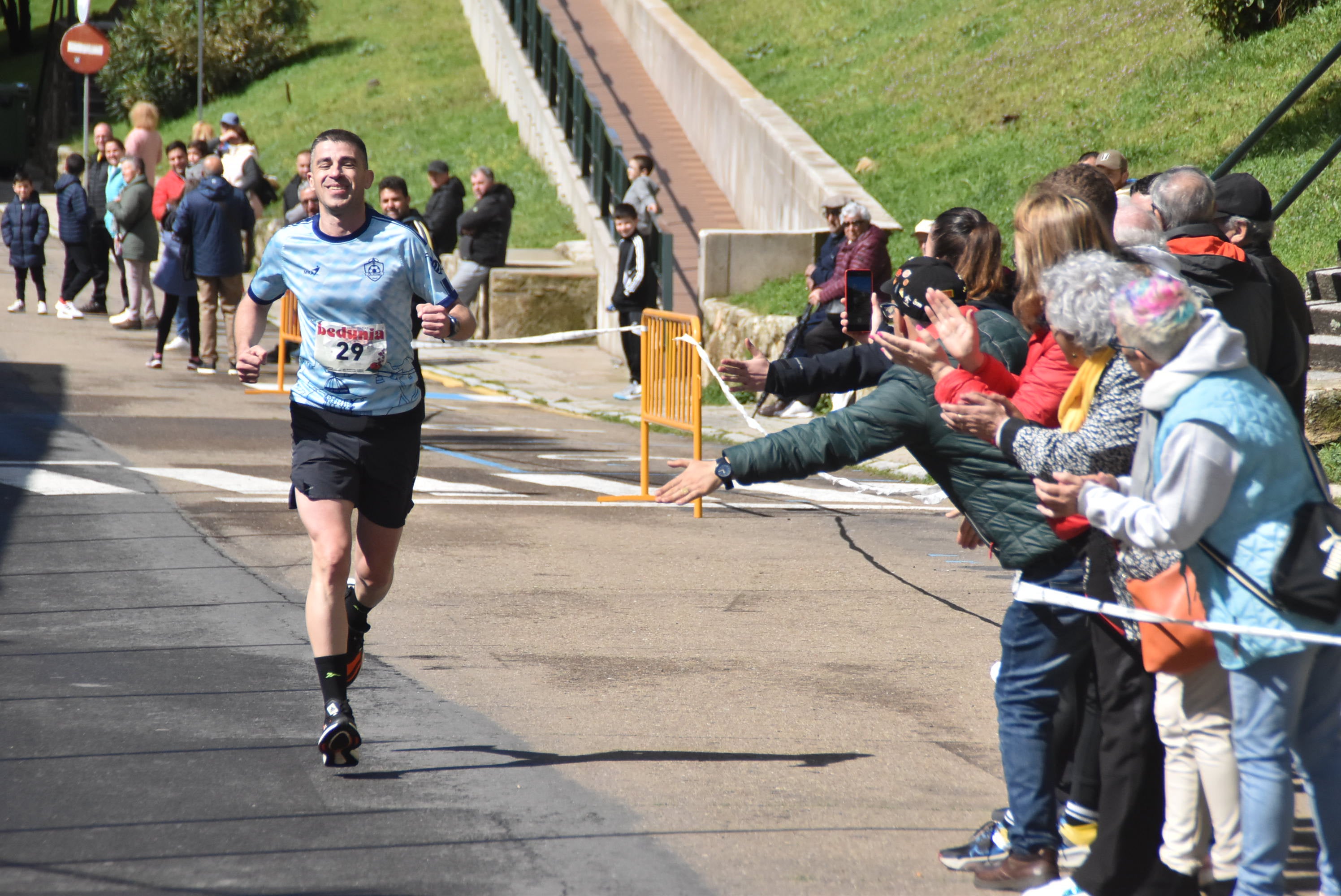 Dani Sanz y Ester Rodríguez ganan la Medio Maratón de Béjar