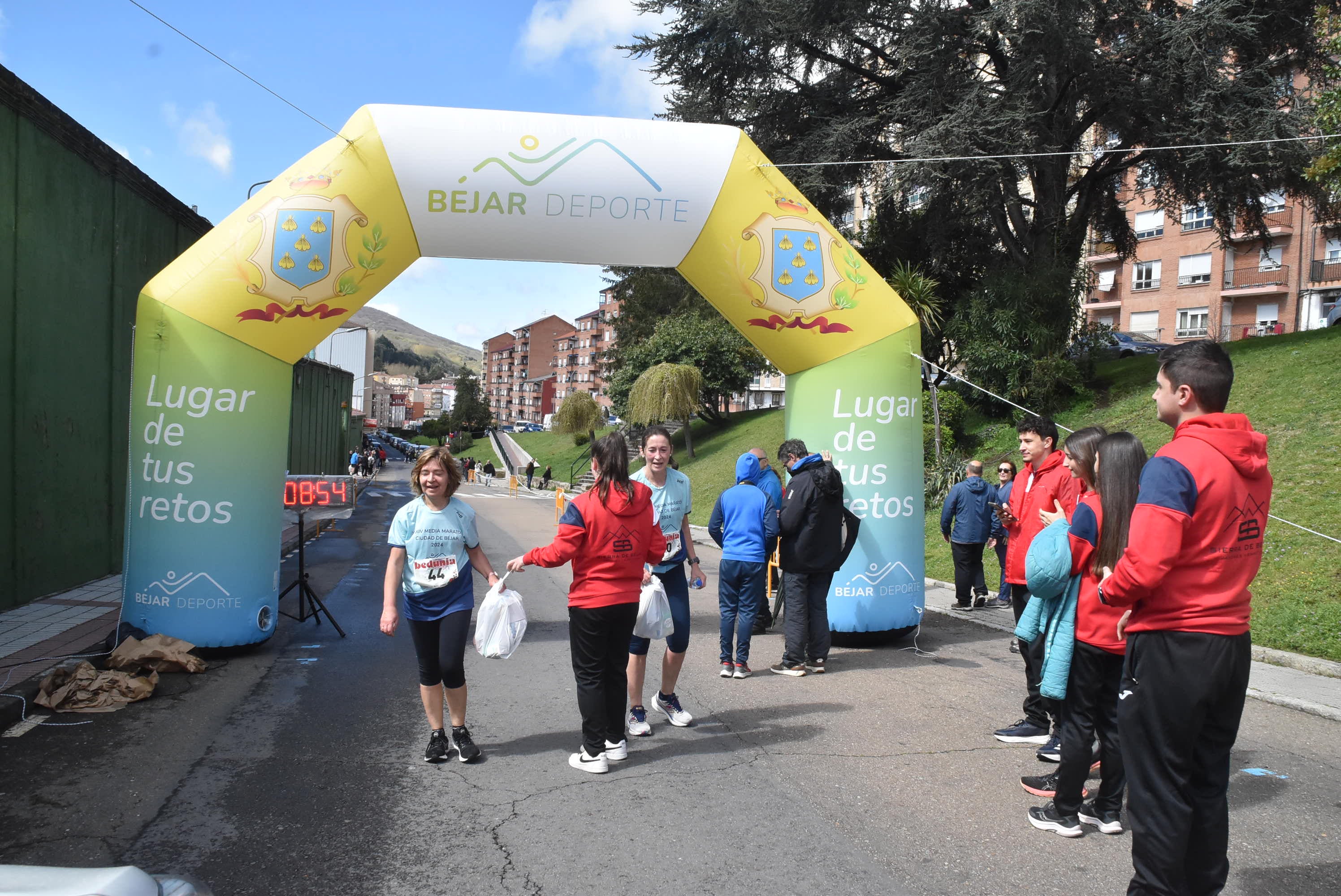 Dani Sanz y Ester Rodríguez ganan la Medio Maratón de Béjar