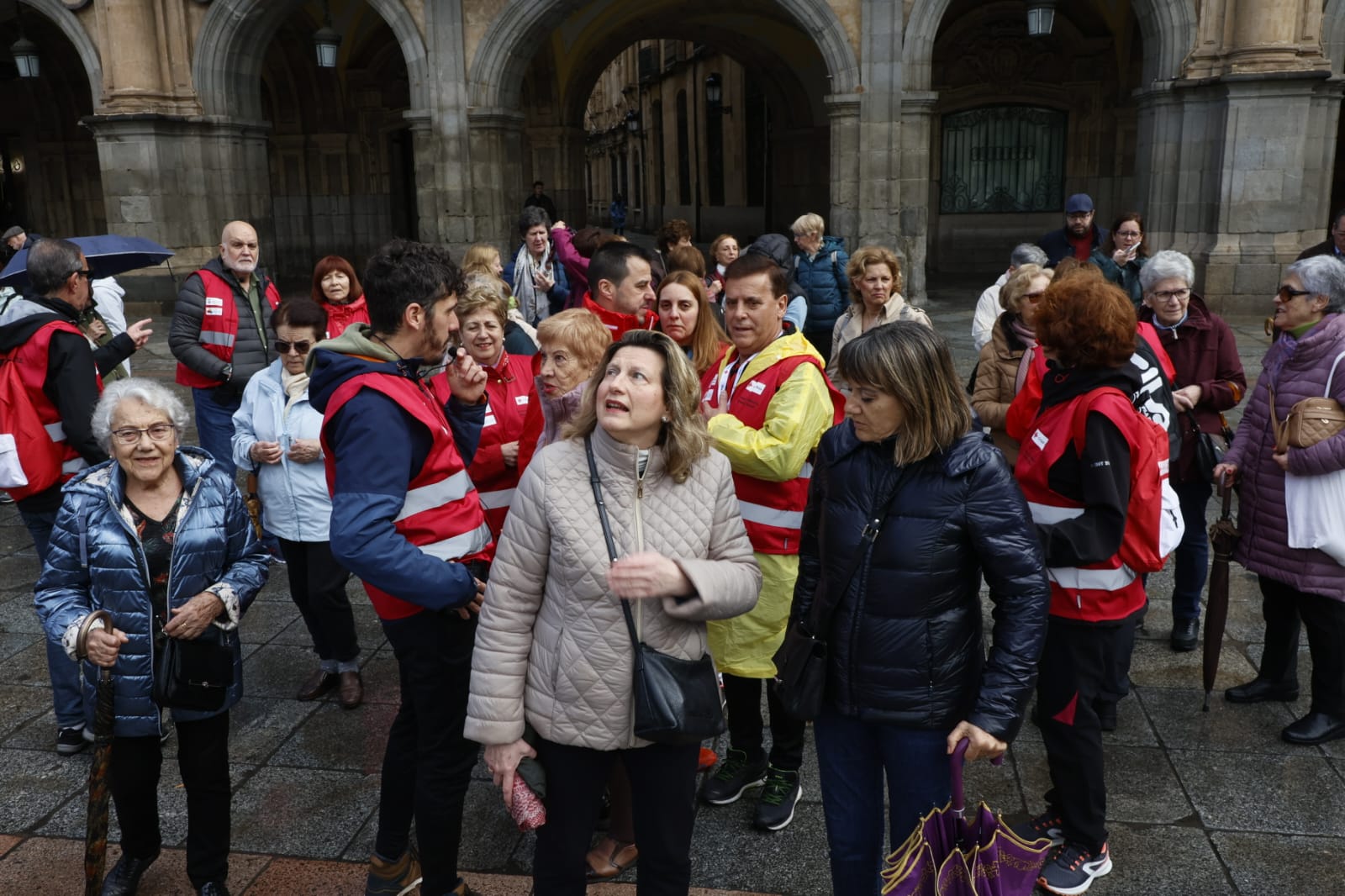 La lluvia no impide que los salmantinos marchen por la salud