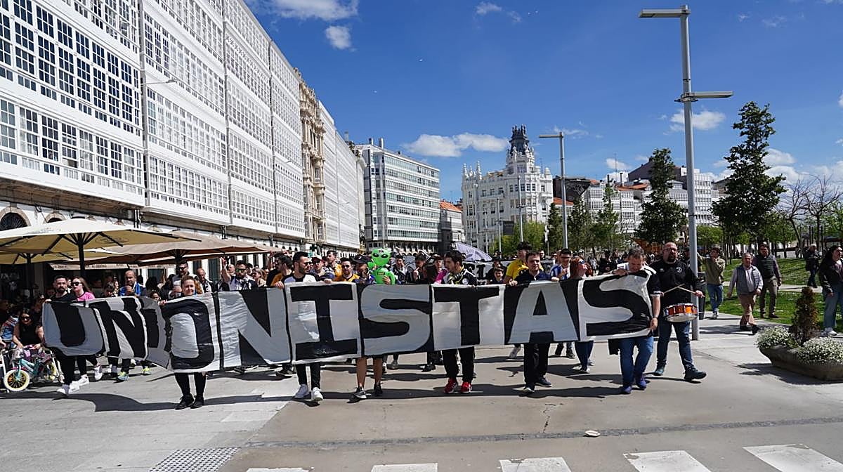 La afición de Unionistas ya se hace sentir en A Coruña