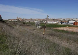 Trazado de la antigua Ruta de la Plata ya sin vías.