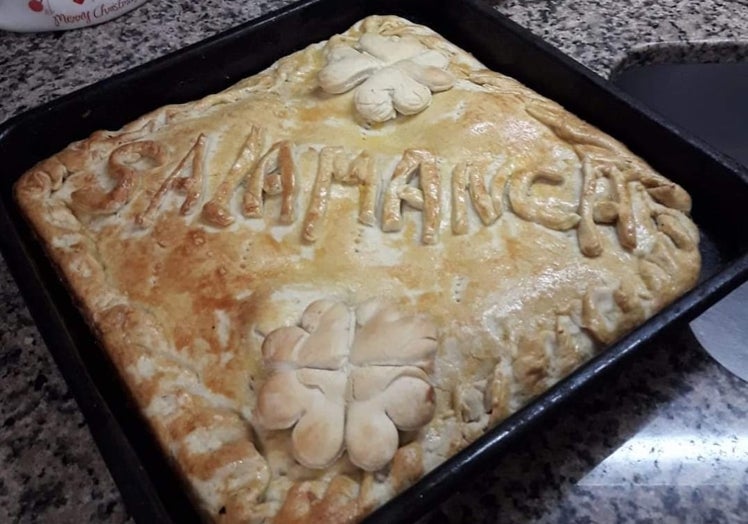 El hornazo casero que ha preparado la madre de Marcelo para llevar a la Casa de Salamanca en Buenos Aires.