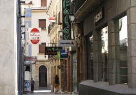 Rótulos en una calle cerca a la Plaza Mayor de Salamanca.