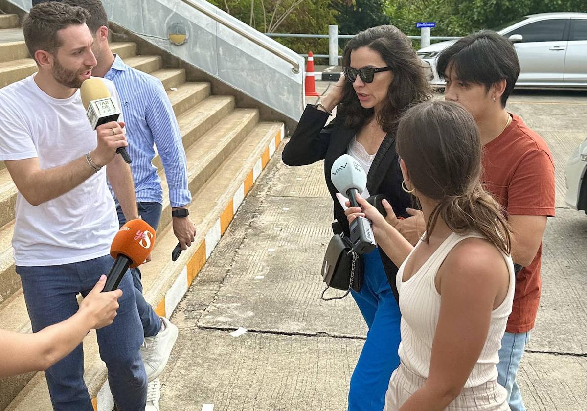 Los policías en el momento de testificar.