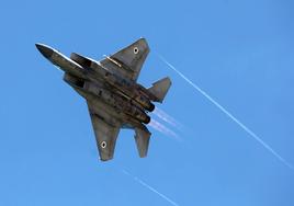 Un avión de combate israelí en vuelo en una imagen de archivo