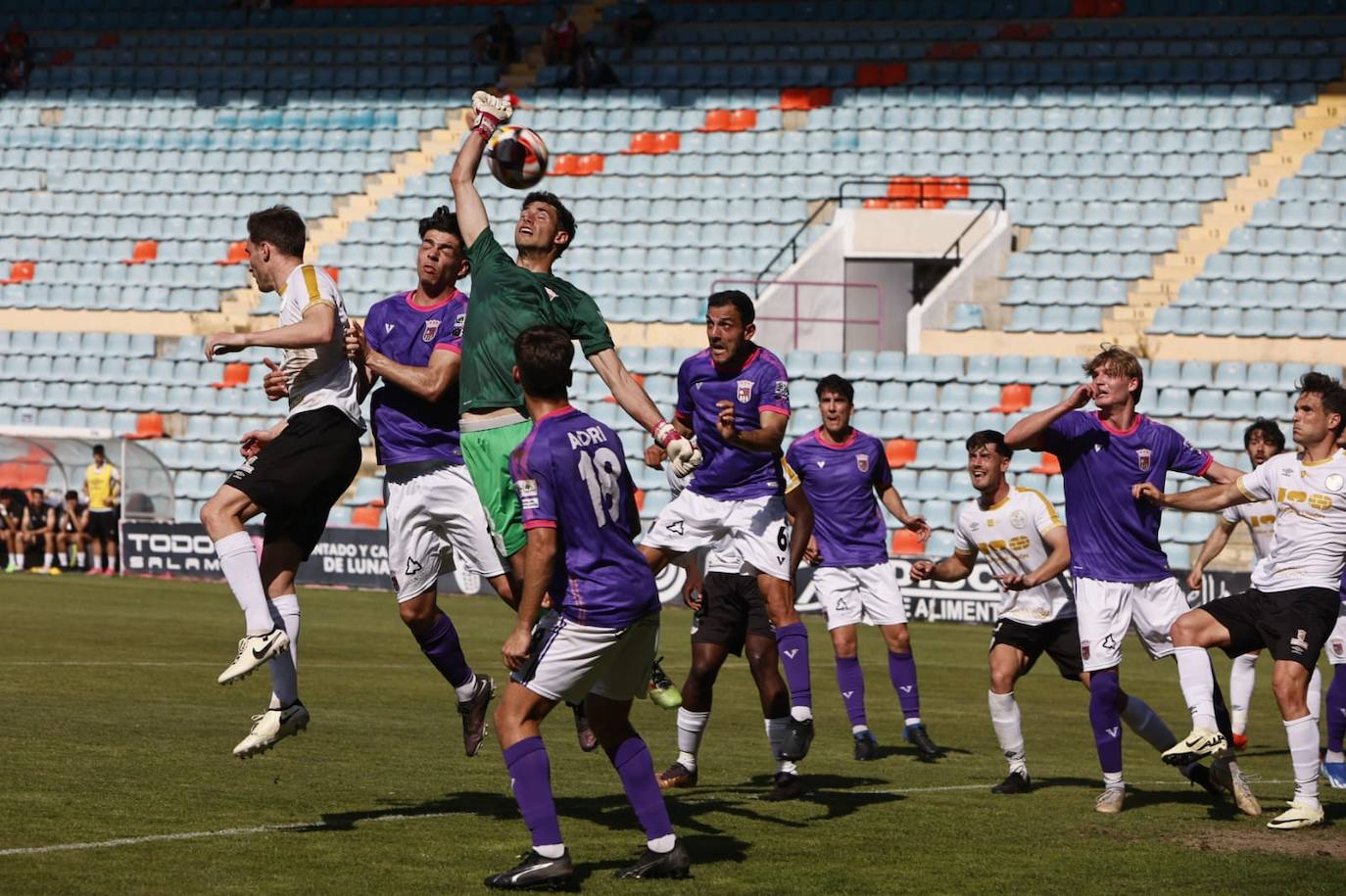 Las mejores imágenes de la victoria del Salamanca UDS al Palencia (2-0)