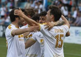 Los jugadores del Salamanca UDS celebran el segundo gol