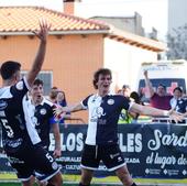 Jugadores de Unionistas celebran el primer gol