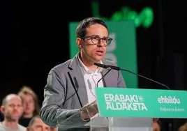 El candidato a lehendakari, Pello Otxandiano, interviene en Vitoria-Gasteiz, Álava, País Vasco