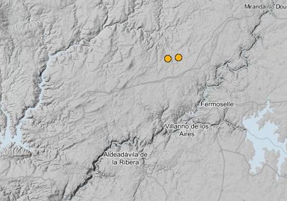 Mapa del el Instituto Geográfico Nacional con los puntos, señalados en naranja, donde tuvieron lugar los terremotos