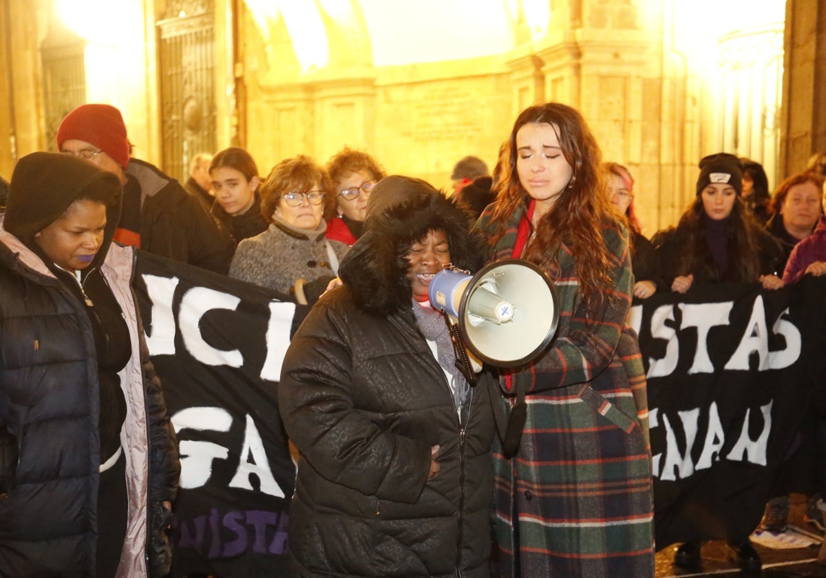 La madre de la víctima emitió un desgarrador mensaje durante la concentración en repulsa por su muerte en la Plaza Mayor.