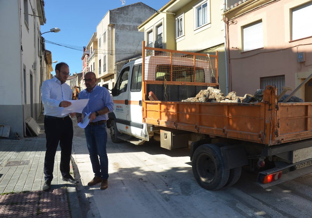 Marcos Iglesias y Ramón Sastre visitan el inicio de las obras.