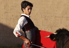 Marco Pérez en un tentadero en peña de Cabra, la finca de Carlos Charro.