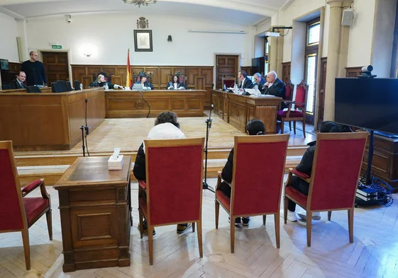 Los tres acusados durante el juicio en la Audiencia Provincial.