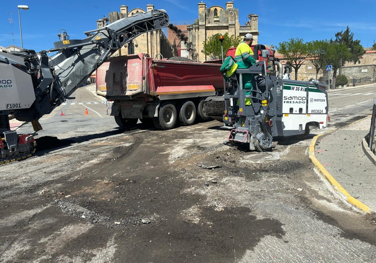 Las obras de renovación de la entrada en Alba de Tormes.