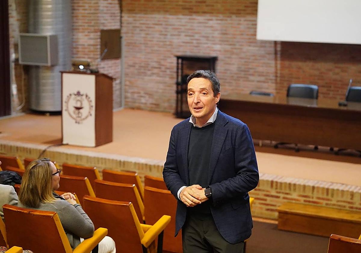 Juan Manuel Corchado este viernes en la Facultad de Farmacia.