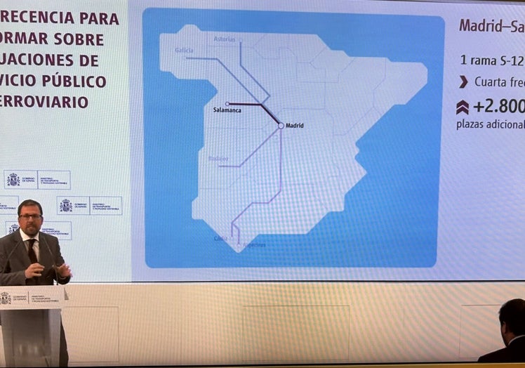 El presidente de Renfe, Raül Blanco, explica la incorporación de la cuarta frecuencia.