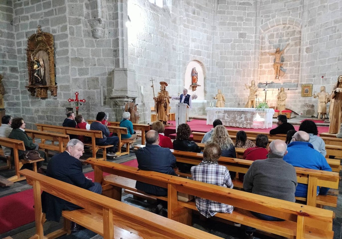 Sacristanes y lectores, imprescindibles en la labor parroquial