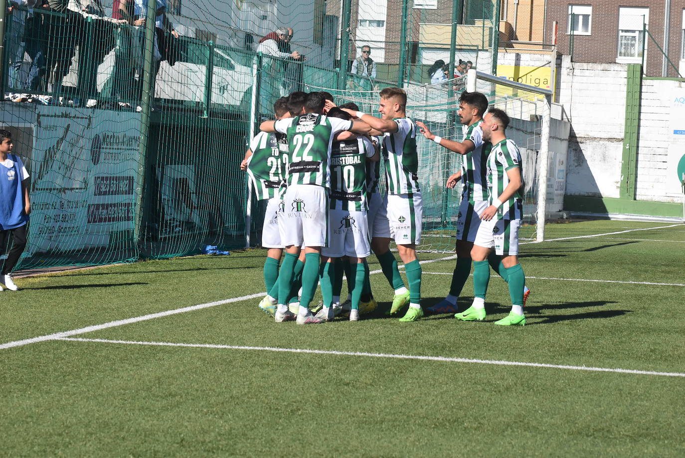 Celebración del gol de Pica.