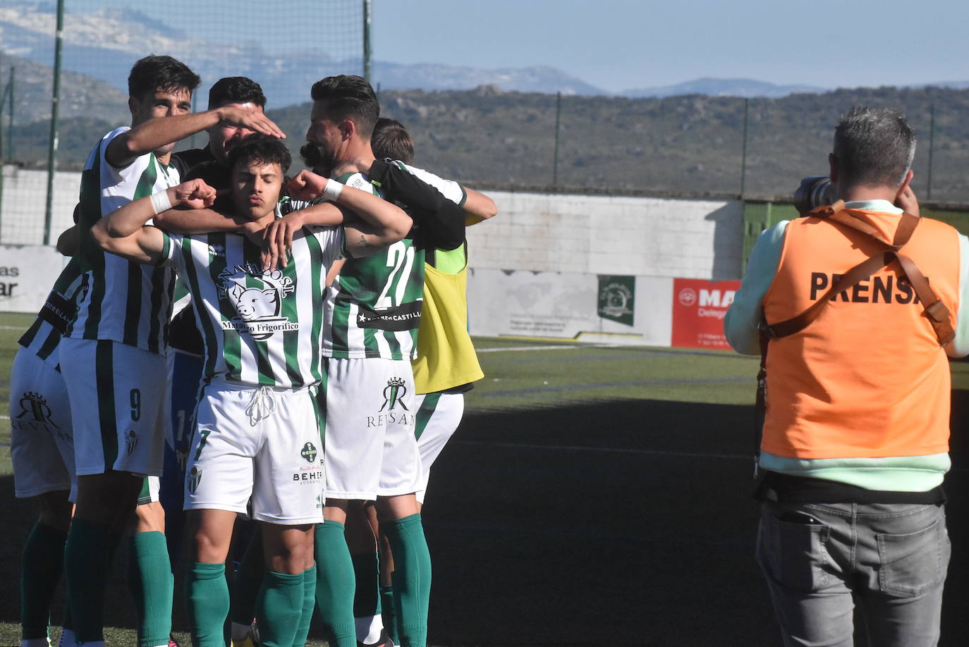 Explosión de alegría del Guijuelo tras clasificarse para el playoff