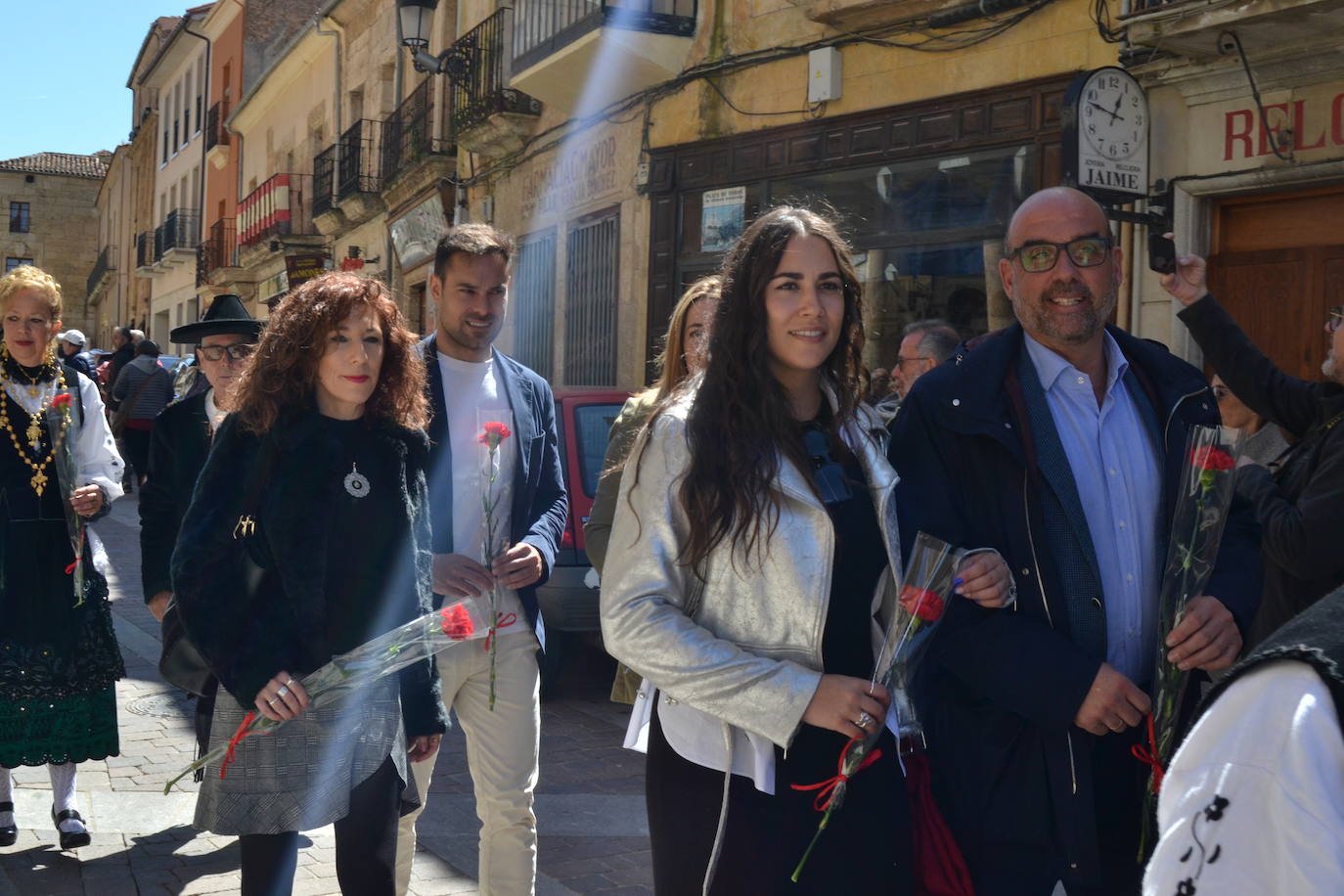 Flores y música para recordar a Dámaso Ledesma