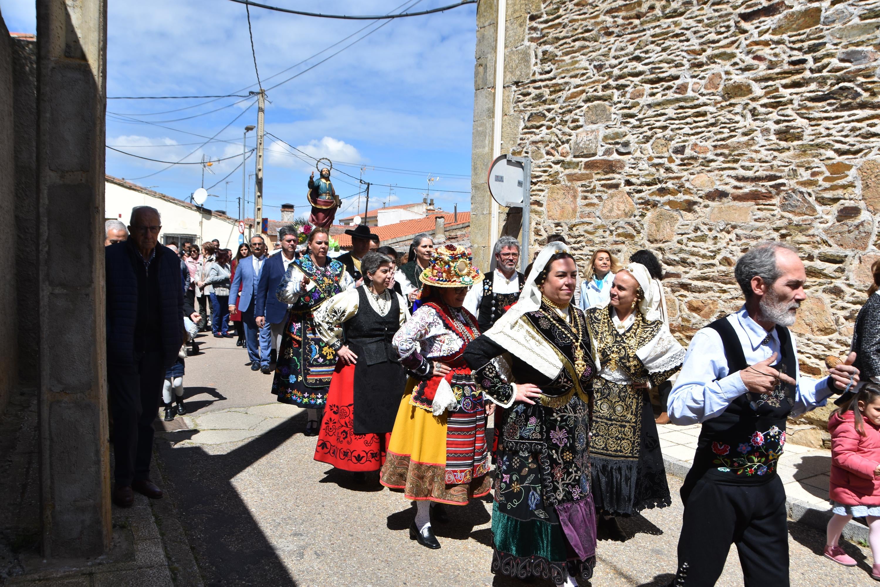 Liturgia, bailes y alegría para celebrar a San Marcos en Doñinos