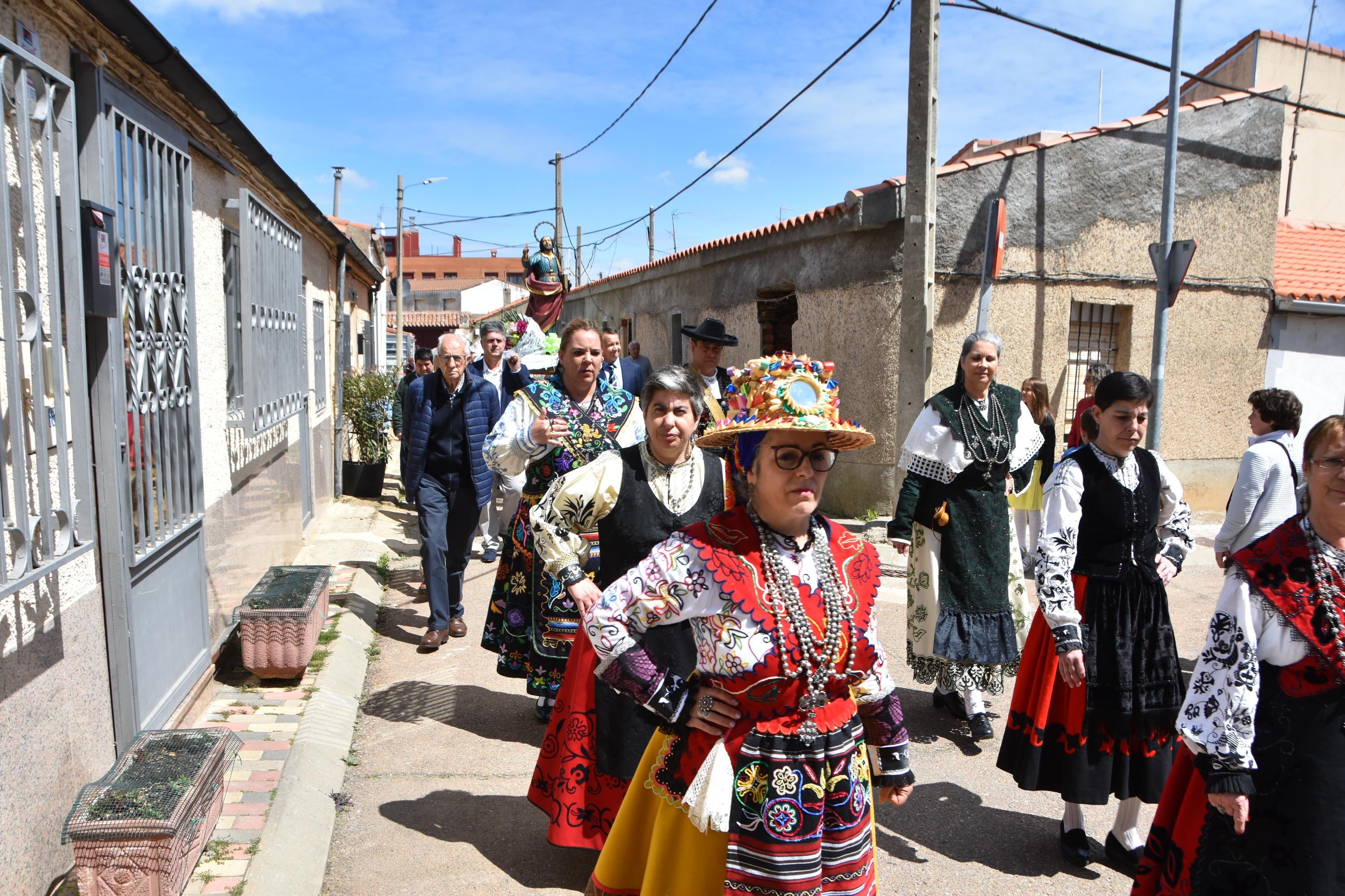 Liturgia, bailes y alegría para celebrar a San Marcos en Doñinos