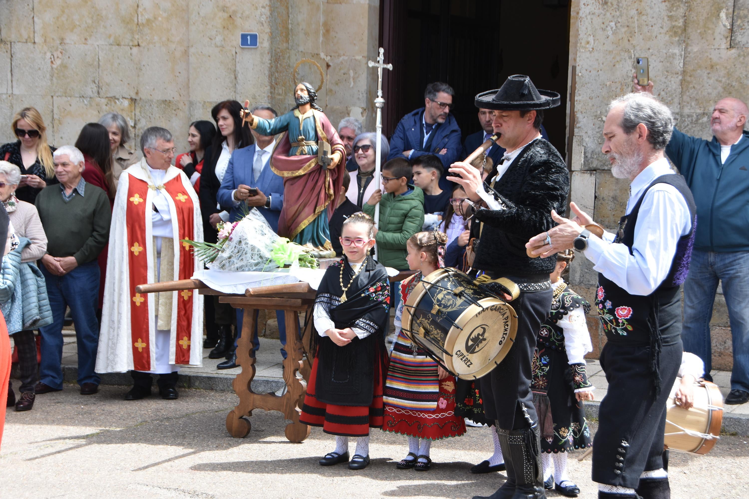 Liturgia, bailes y alegría para celebrar a San Marcos en Doñinos