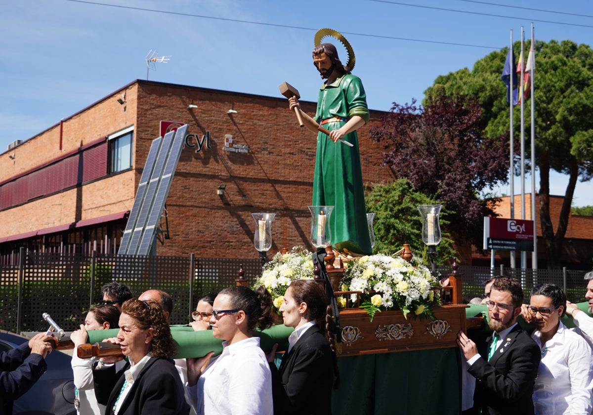 Vecinos del barrio de San José durante la procesión el pasado año.