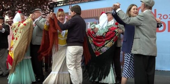 Almeida lo vuelve a hacer: repite el chotis de su boda la presentación de las fiestas de San Isidro