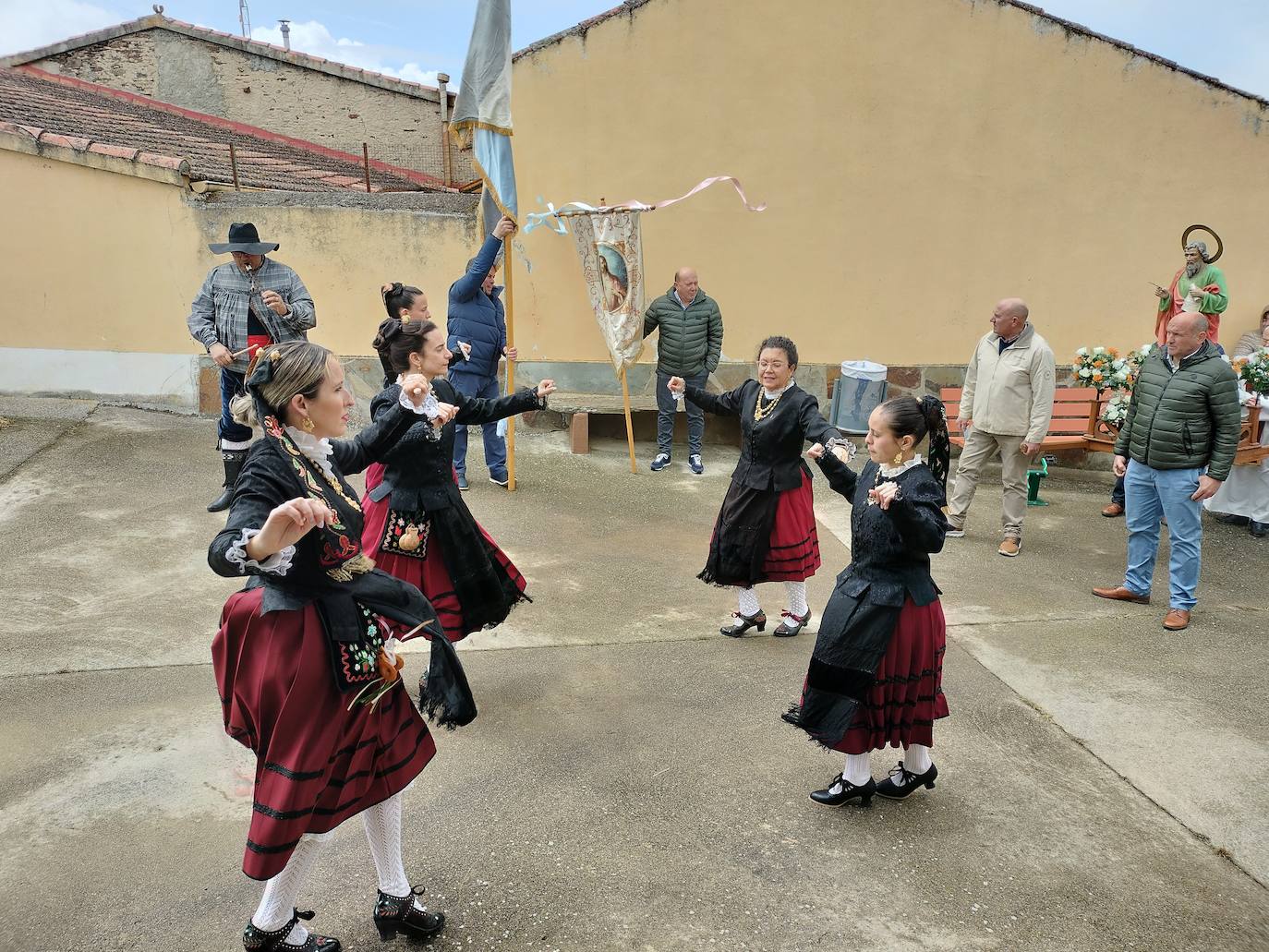 Animada jornada festiva en Cabezuela de Salvatierra en honor a San Marcos