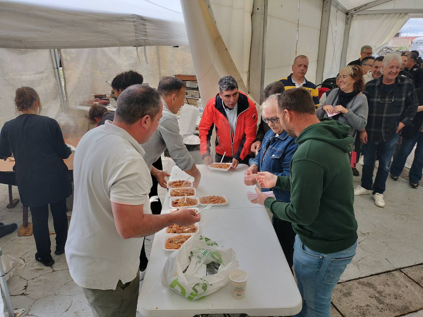 Aldeavieja de Tormes celebra una animada fiesta de la matanza