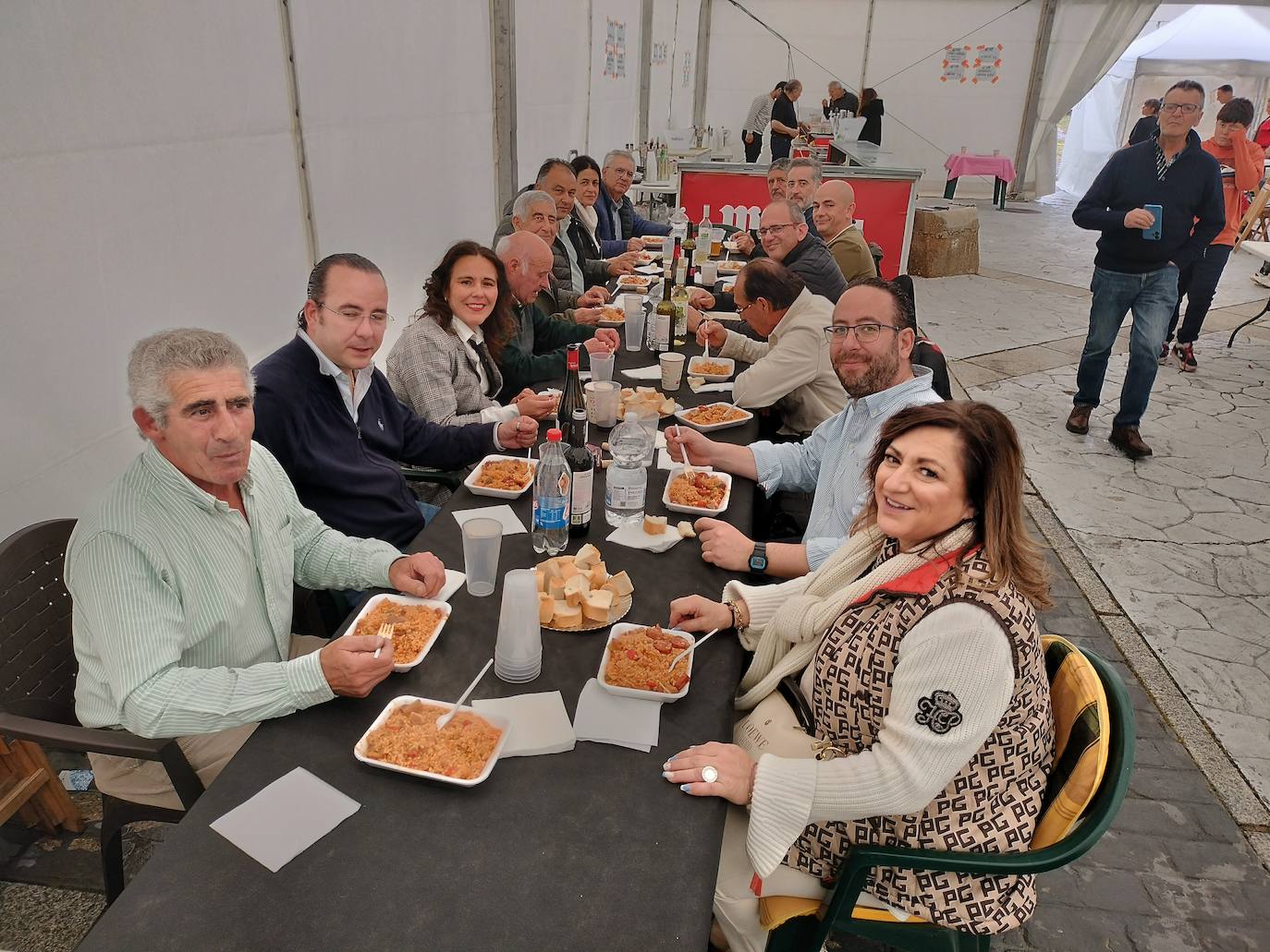 Aldeavieja de Tormes celebra una animada fiesta de la matanza