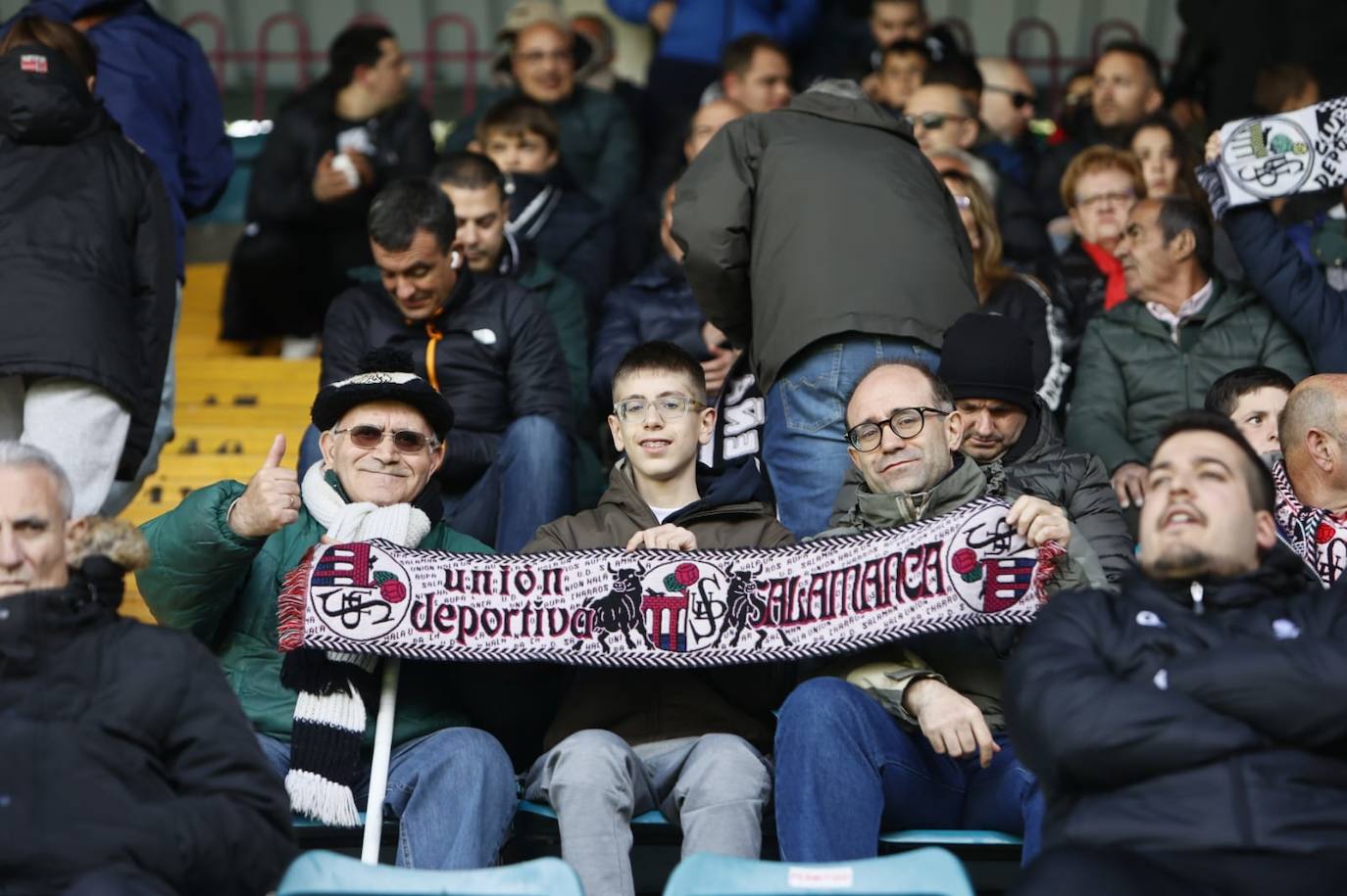 Búscate en la grada del Helmántico en el partido contra el Atlético Astorga