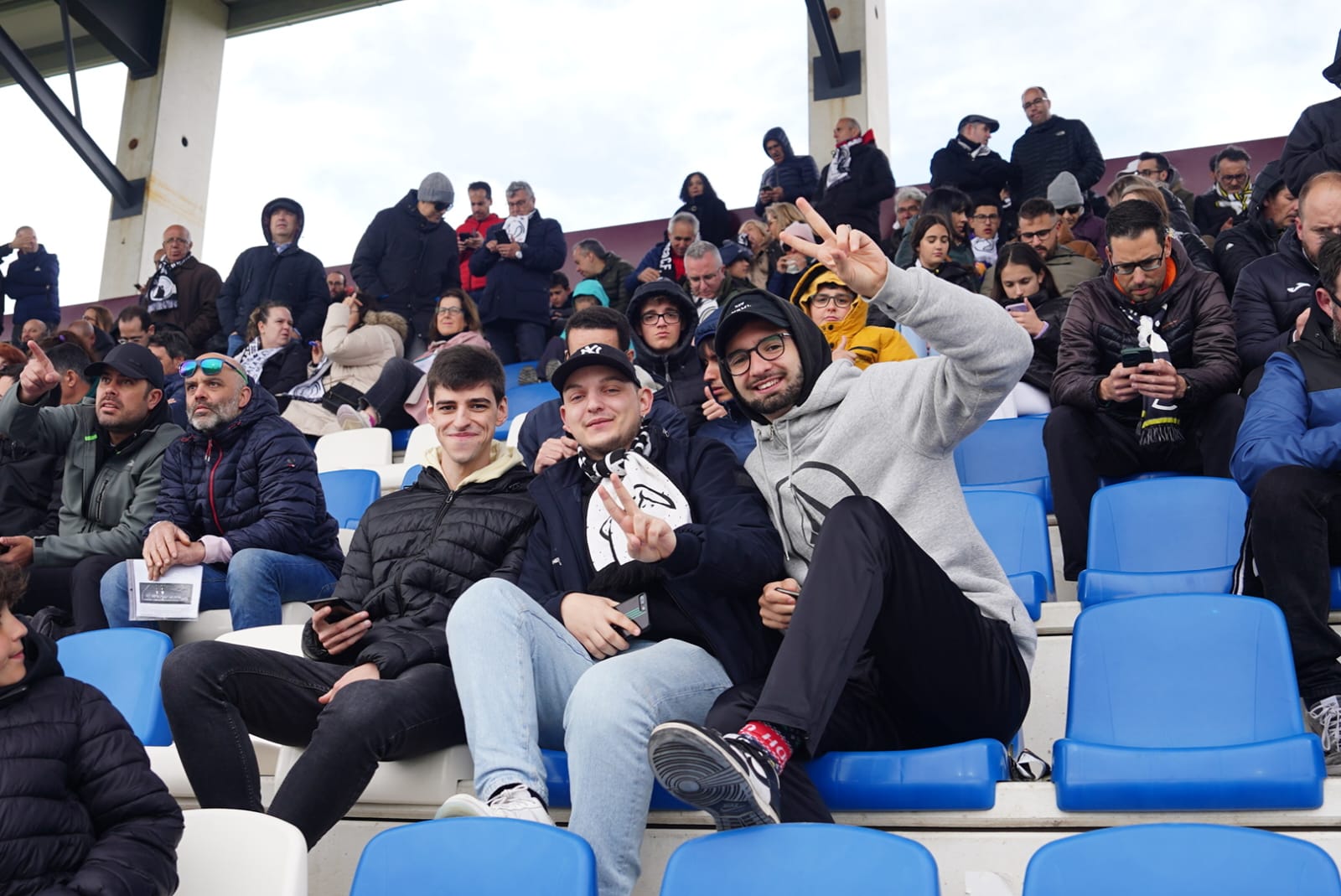 Búscate en la grada del Reina Sofía en el partido contra el Sabadell